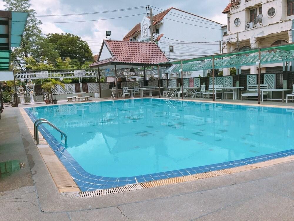 Waratee Spa Resort Villa Bangkok Luaran gambar