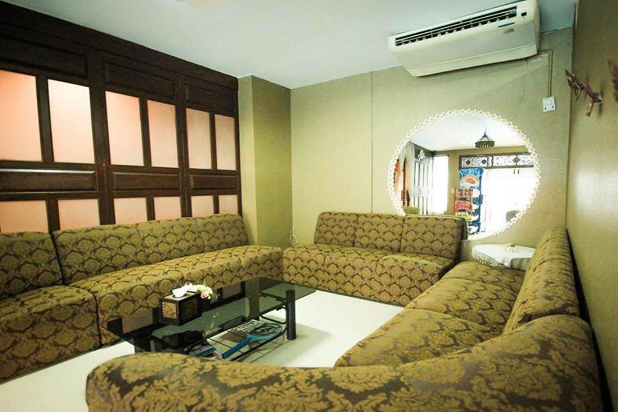 Waratee Spa Resort Villa Bangkok Luaran gambar