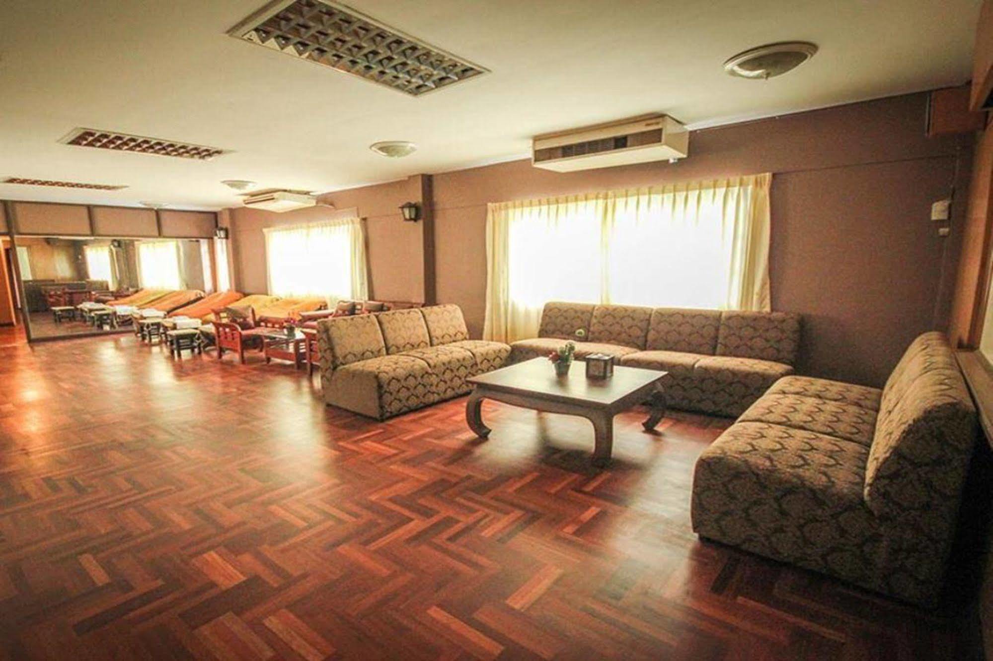 Waratee Spa Resort Villa Bangkok Luaran gambar