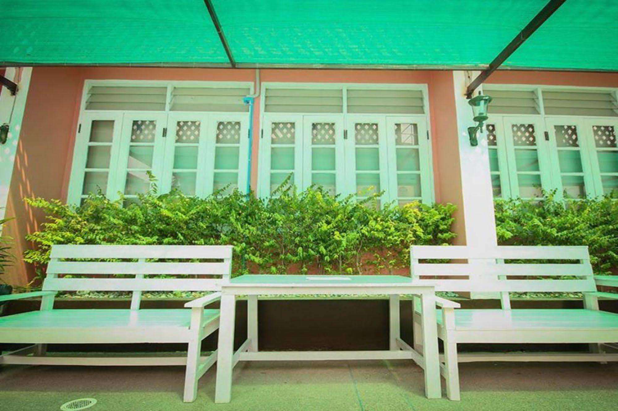 Waratee Spa Resort Villa Bangkok Luaran gambar