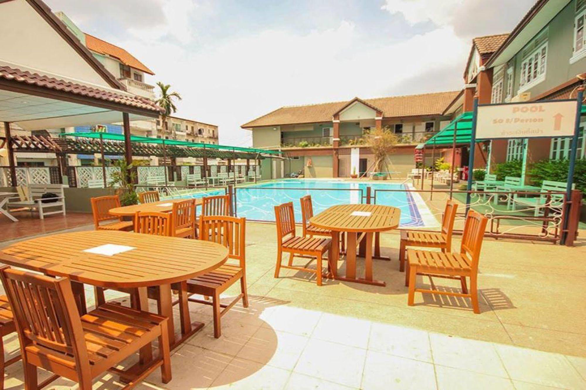 Waratee Spa Resort Villa Bangkok Luaran gambar