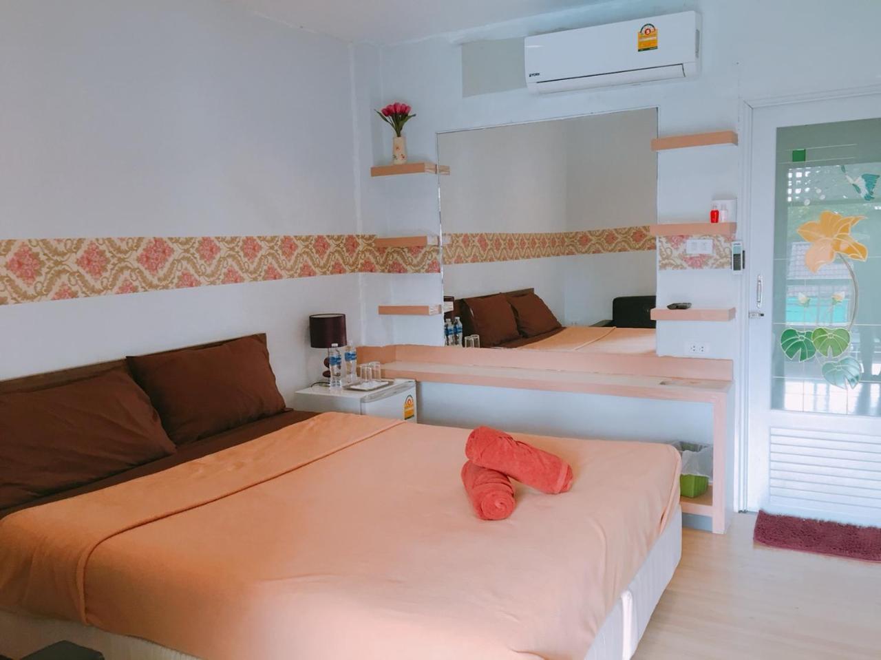Waratee Spa Resort Villa Bangkok Luaran gambar